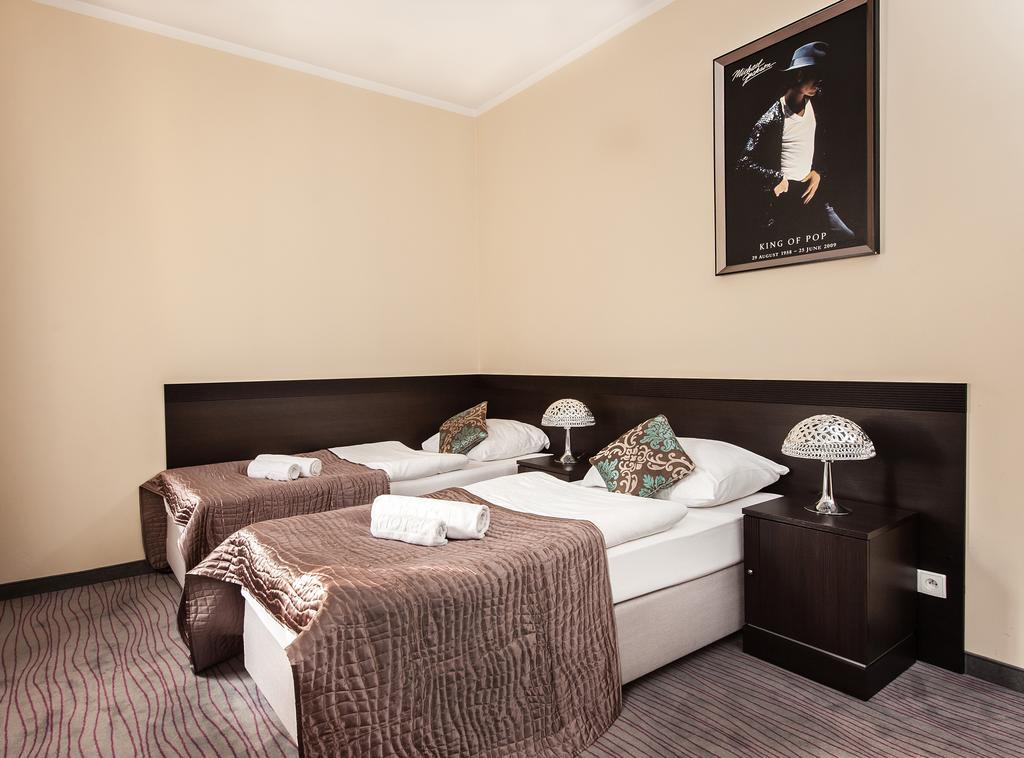 Hotel Willa Adriana Плоцк Екстериор снимка